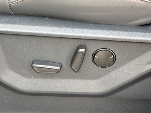 Used 2025 Ford Expedition Active image 18