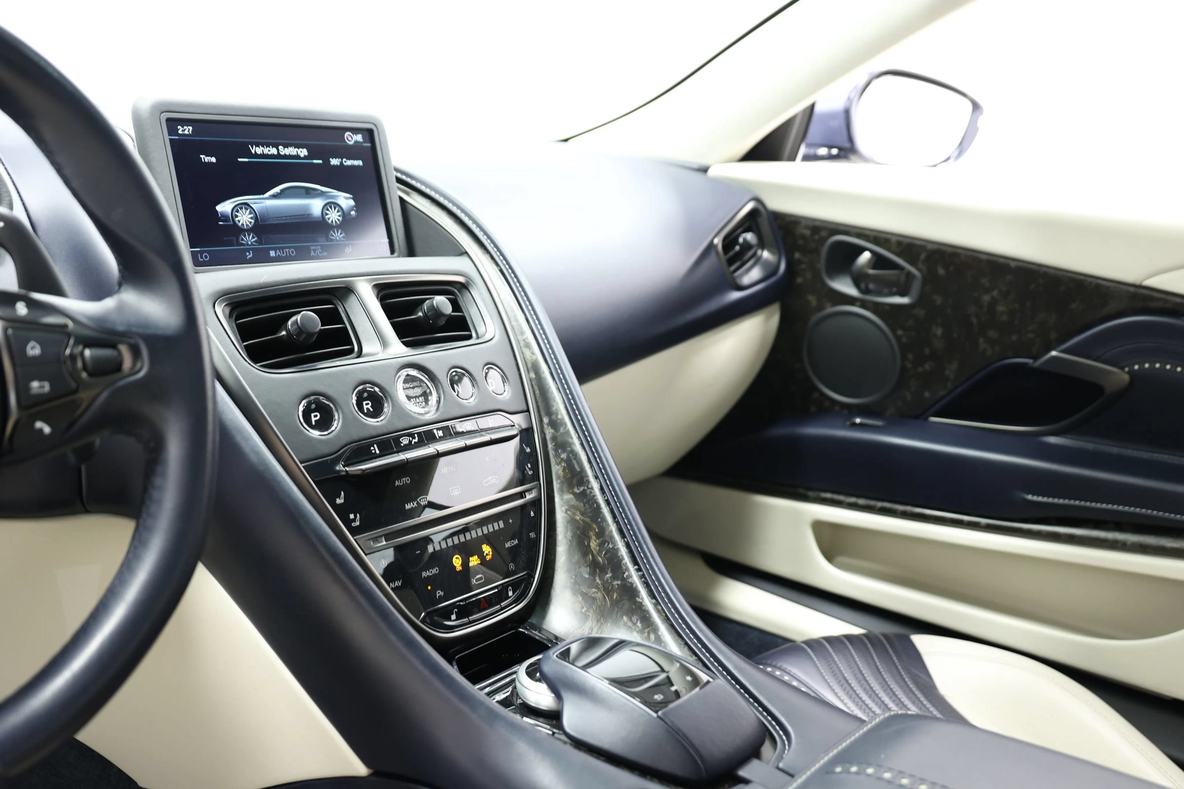 Used 2019 Aston Martin DB11 Coupe RWD image 36