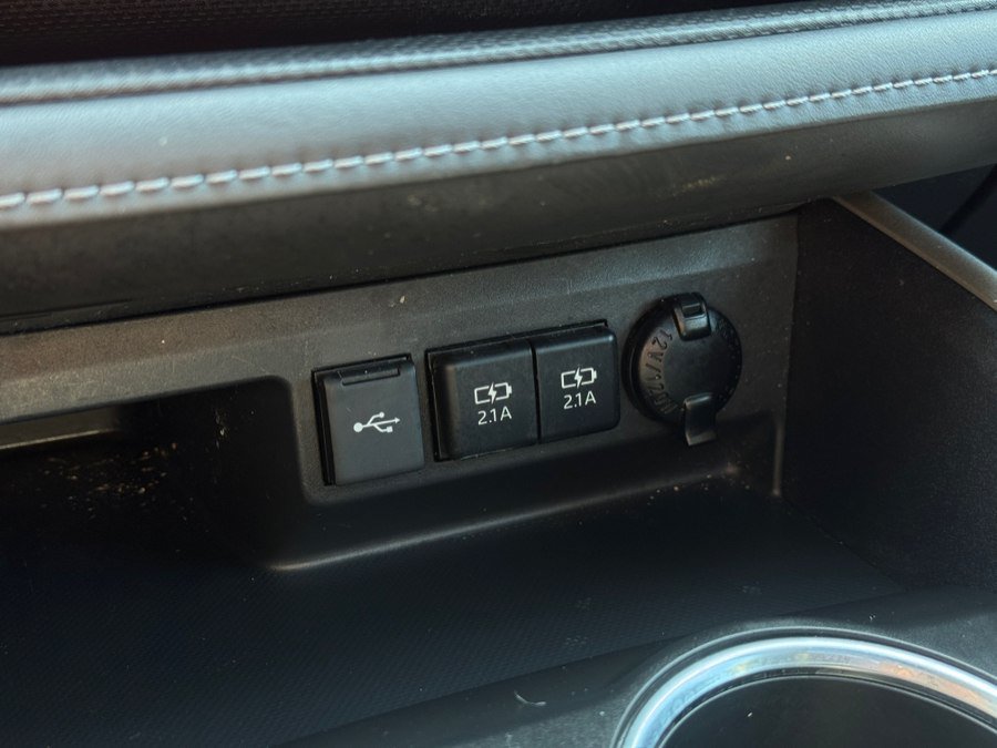 Used 2021 Toyota Highlander XLE AWD/4WD image 60