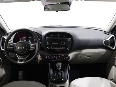 Used 2025 Kia Soul LX w/ LX Technology Package FWD image 14