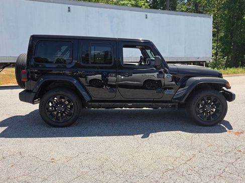 Used 2025 Jeep Wrangler Unlimited Sahara w/ Safety Group AWD/4WD image 13
