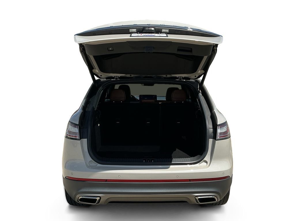 Used 2023 Lincoln Nautilus Reserve w/ Equipment Group 201A FWD image 9