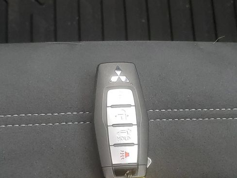 Used 2024 Mitsubishi Outlander SE AWD/4WD image 32