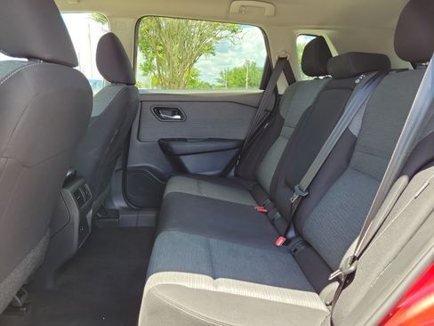 Certified 2023 Nissan Rogue SV FWD image 17