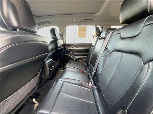 Used 2022 Jeep Grand Cherokee L Limited w/ Luxury Tech Group II image 19