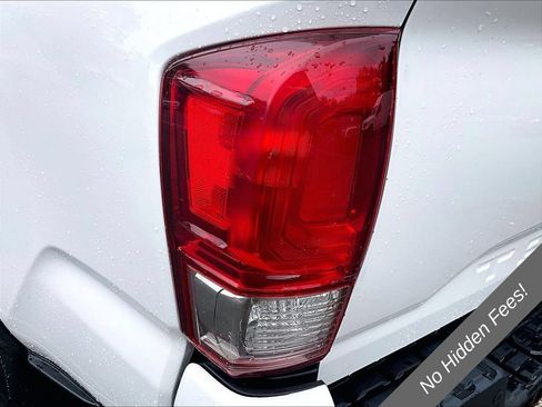 Used 2017 Toyota Tacoma TRD Sport w/ Premium & Technology Package AWD/4WD image 28