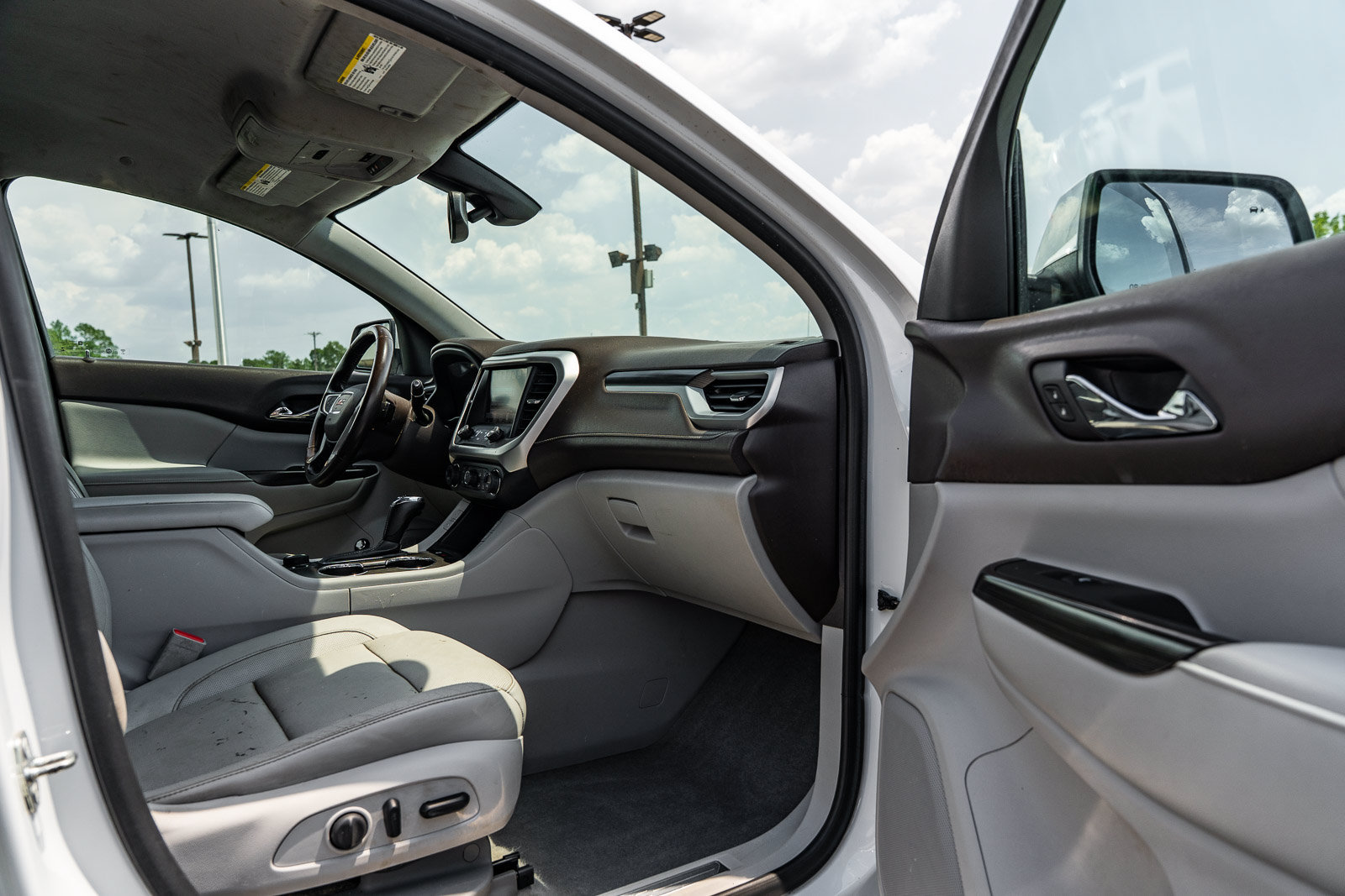 Used 2018 GMC Acadia SLT FWD image 11