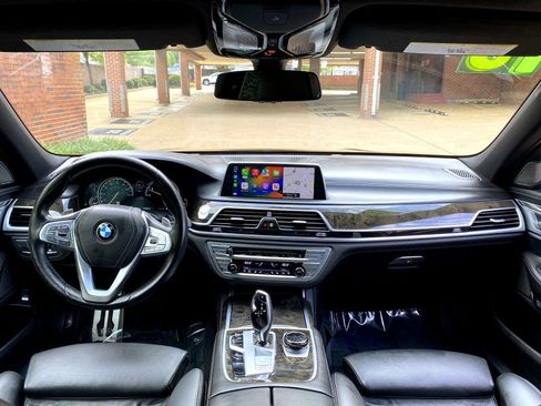 Used 2018 BMW 750i xDrive image 23