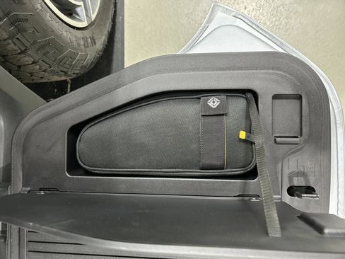 Used 2025 Rivian R1T Adventure image 32