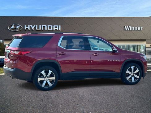 Used 2020 Chevrolet Traverse LT w/ LT Premium Package AWD/4WD image 3