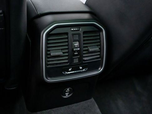Certified 2023 Porsche Macan AWD/4WD image 19