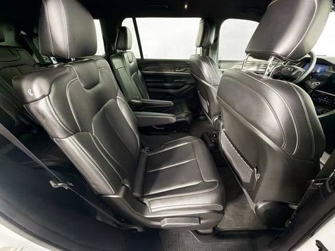 Used 2024 Jeep Grand Cherokee L Limited AWD/4WD image 31