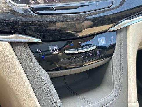 Used 2020 Cadillac XT6 Premium Luxury AWD/4WD image 31