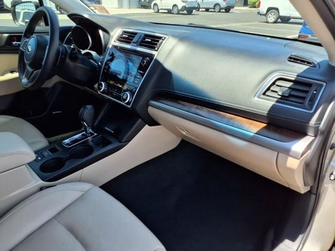 Used 2018 Subaru Outback 3.6R Limited AWD/4WD image 18