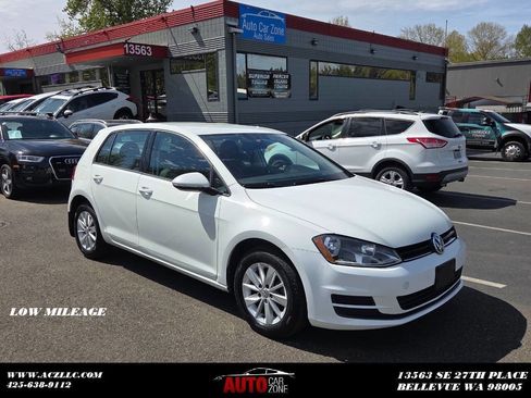 Used 2017 Volkswagen Golf S image 1