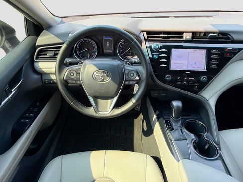 Used 2020 Toyota Camry SE FWD image 20