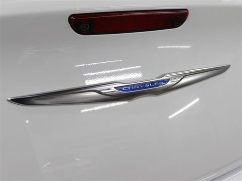 Used 2022 Chrysler 300 Touring image 7