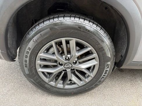 Used 2024 Nissan Rogue S FWD image 32