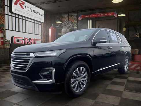 Certified 2023 Chevrolet Traverse Premier FWD image 1