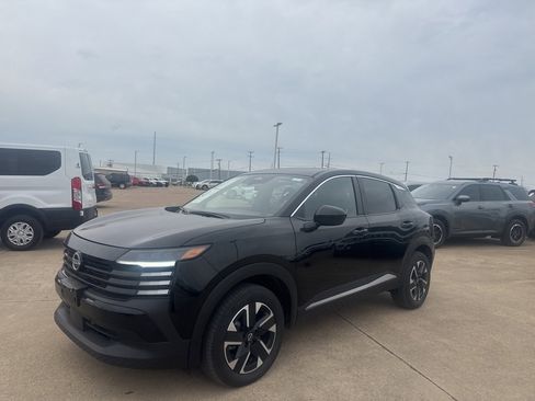 Certified 2025 Nissan Kicks SV image 7