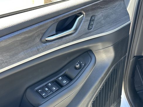 New 2025 Jeep Grand Cherokee Limited w/ Luxury Tech Group II AWD/4WD image 14