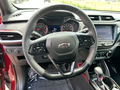 Used 2022 Chevrolet TrailBlazer RS w/ Sun and Liftgate Package FWD image 14