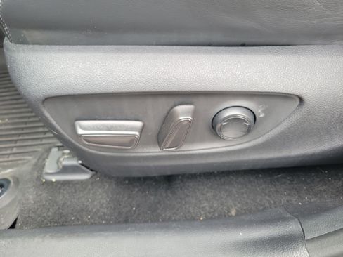 Used 2019 Toyota RAV4 XLE Premium image 25