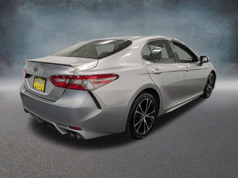 Used 2018 Toyota Camry SE FWD image 4