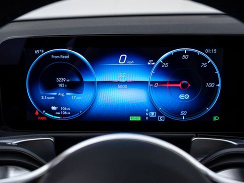 Certified 2023 Mercedes-Benz EQB 300 4MATIC w/ Exclusive Package image 31