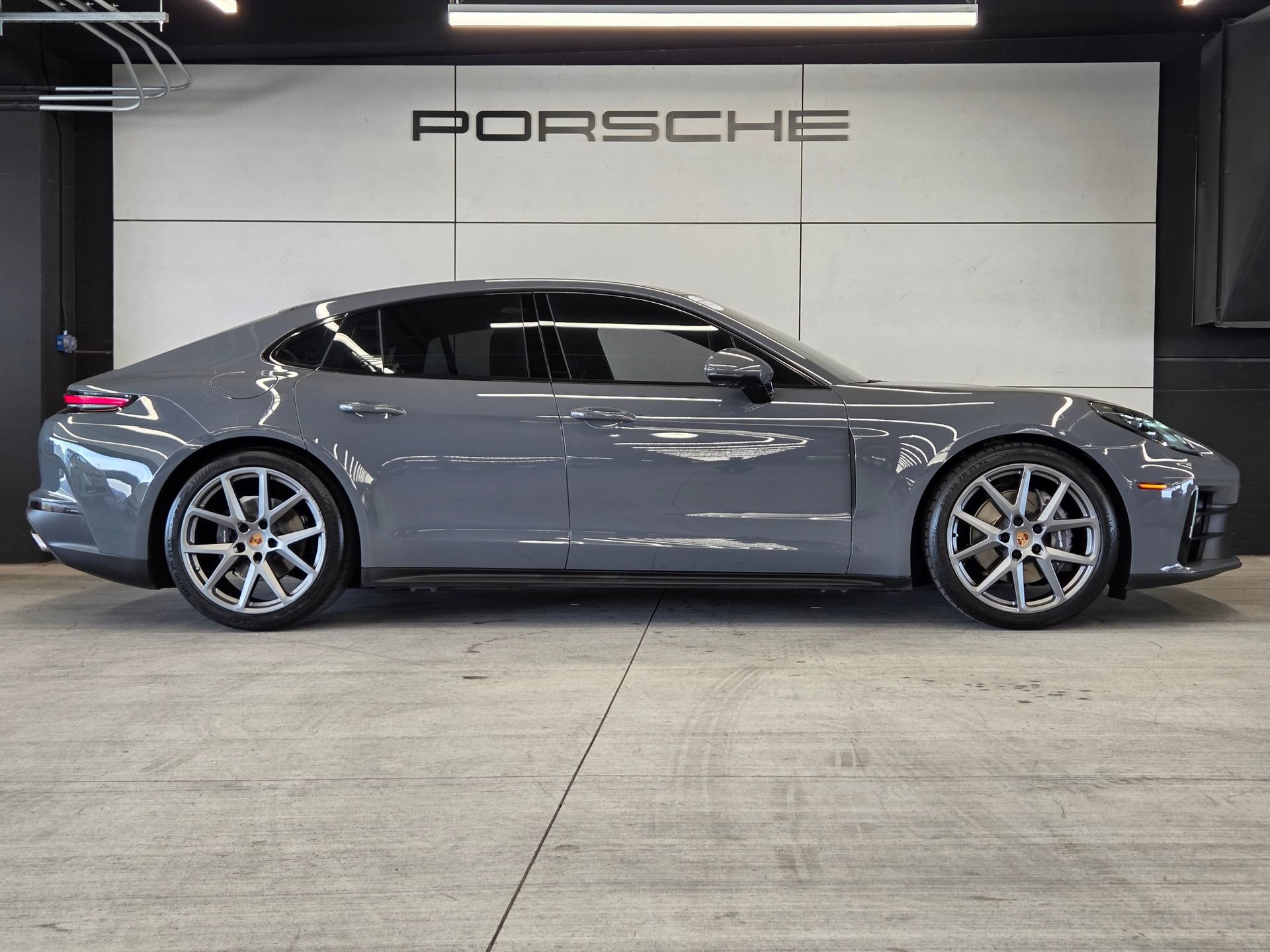 Certified 2025 Porsche Panamera image 30