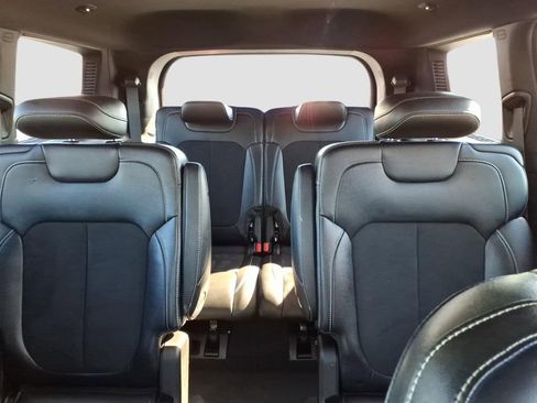 Used 2023 Jeep Grand Cherokee L Laredo image 17