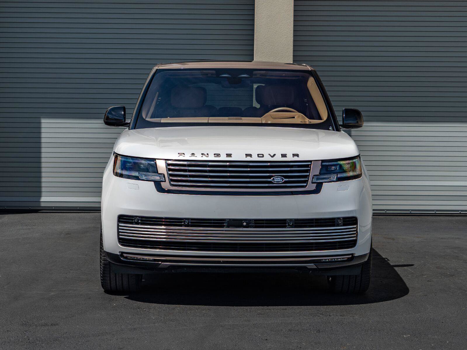 Used 2022 Land Rover Range Rover SV AWD/4WD image 2