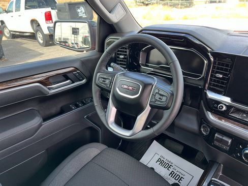 New 2025 GMC Sierra 1500 Elevation image 29