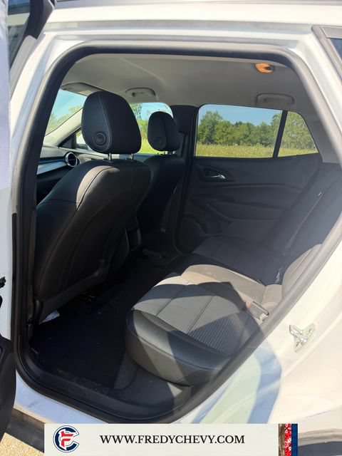 Used 2025 Chevrolet Trax LT FWD image 38
