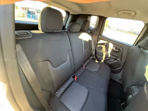 Used 2023 Jeep Renegade Latitude image 15