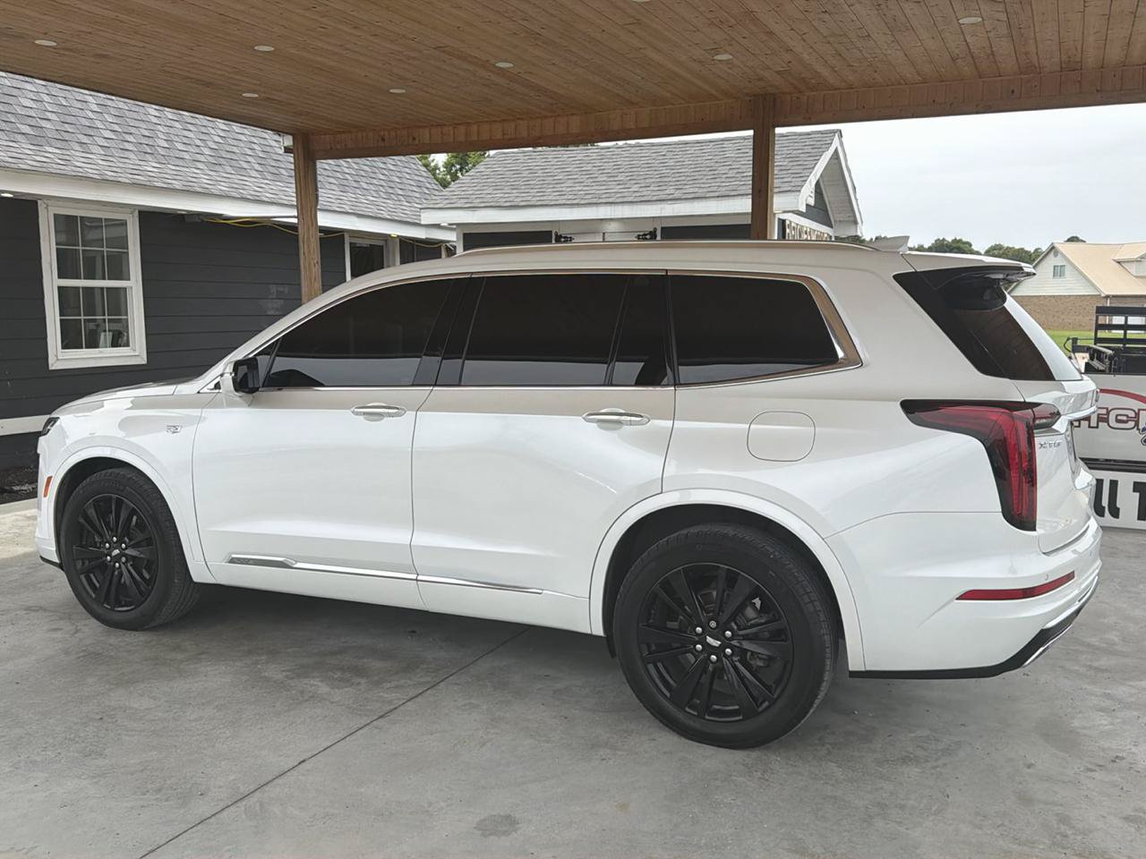 Used 2021 Cadillac XT6 Premium Luxury FWD image 3