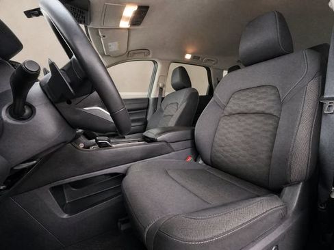 Used 2025 Nissan Pathfinder SV FWD image 13