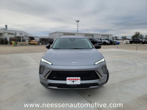 Used 2025 Buick Envision Sport Touring image 2