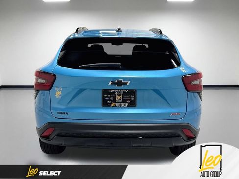 Used 2025 Chevrolet Trax RS w/ Sunroof Package FWD image 9
