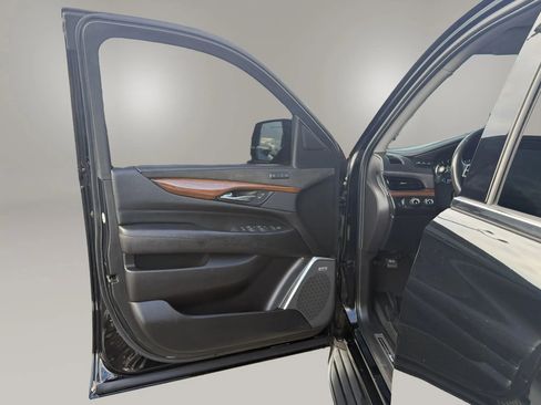 Used 2019 Cadillac Escalade ESV Luxury image 11