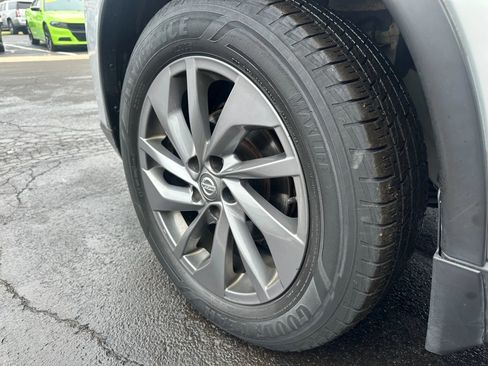 Used 2016 Nissan Rogue SL w/ SL Premium Package image 23