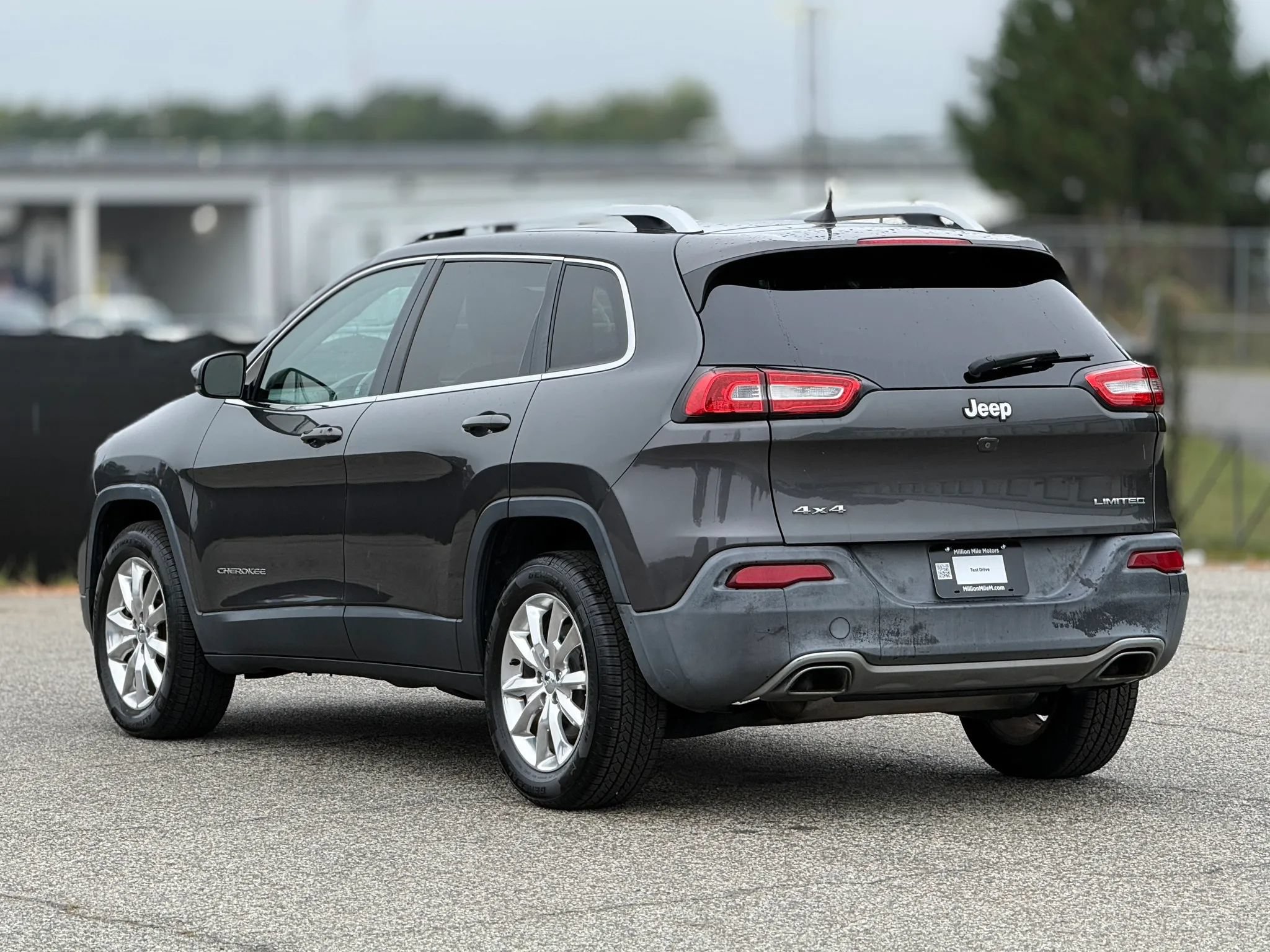 Used 2016 Jeep Cherokee Limited AWD/4WD image 10