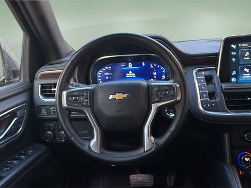 Used 2023 Chevrolet Suburban Premier image 16