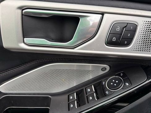 Used 2023 Ford Explorer Platinum w/ Technology Package image 21