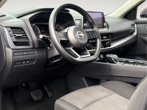 Used 2024 Nissan Rogue SV image 9