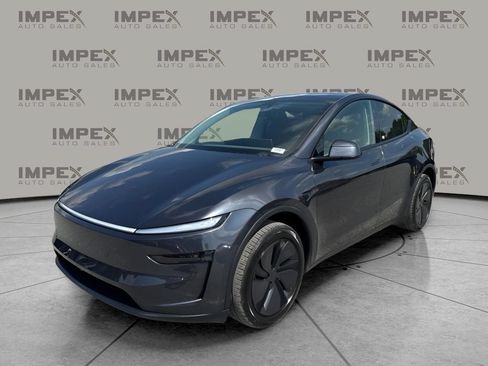 Used 2026 Tesla Model Y 2WD image 1