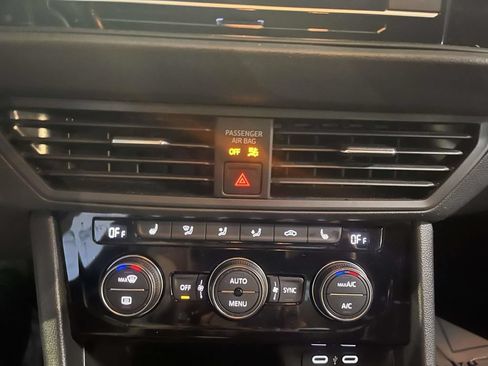 Used 2023 Volkswagen Jetta SE FWD image 20
