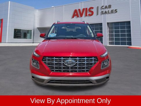 Used 2025 Hyundai Venue SEL FWD image 2