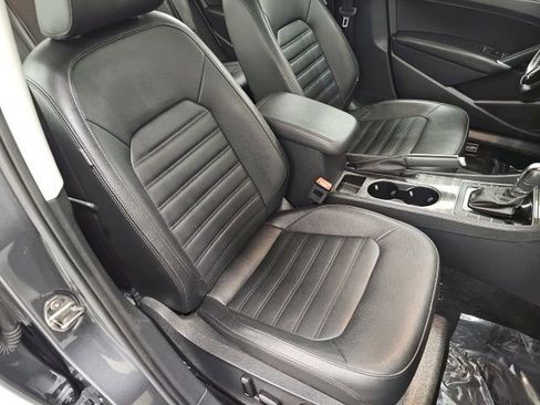 Used 2017 Volkswagen Passat 1.8T SEL Premium image 39