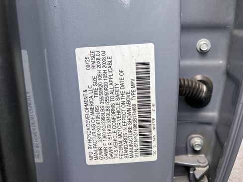 Certified 2025 Honda Pilot Black Edition image 39